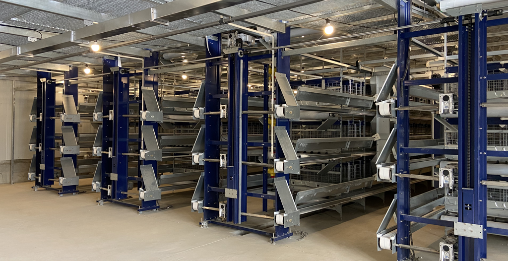 layer poultry house with climate control